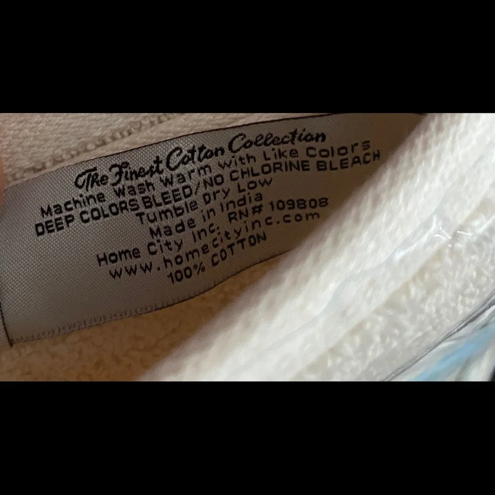Superior Ultra Soft 500 GSM Ivory Towel Set by Home City Inc. (NEW)